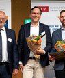 Associate Professor Ebbe S. Andersen, Interdisciplinary Nanoscience Center (iNANO) at Aarhus University has received the Danish polymer Prize - ATV | Elastyrenprisen 2021. Chairman of the Prize committee Niels Chr. Nielsen also handed over the prize to As