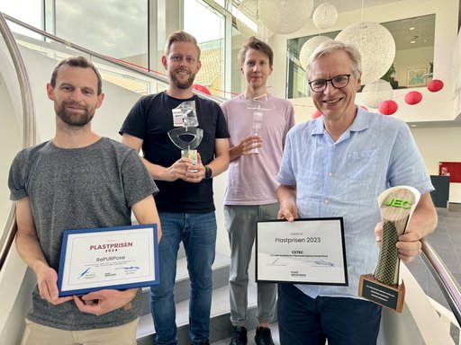 Professor Troels Skrydstrup and his team at iNANO and Dept. of Chemistry, Aarhus University, have received Plastprisen for the second year in a row! This year together with the RePURpose consortium for their groundbreaking work on developing a method for recycling polyurethane PUR. 